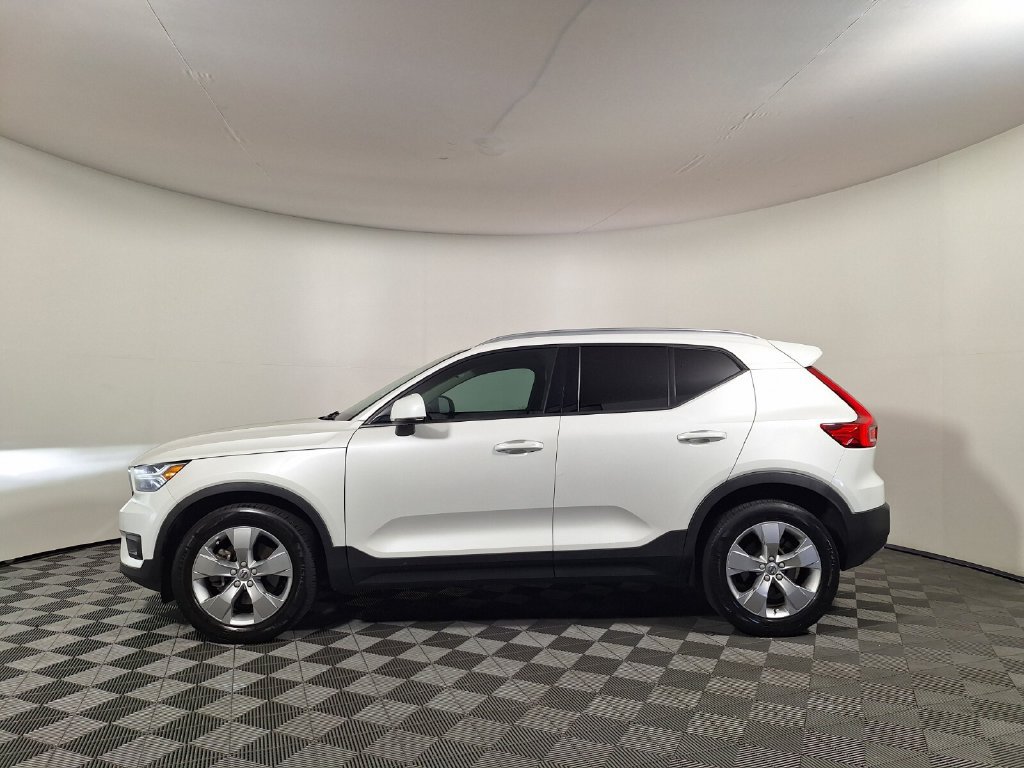 Used 2022 Volvo XC40 T5 Momentum AWD/4WD image 8
