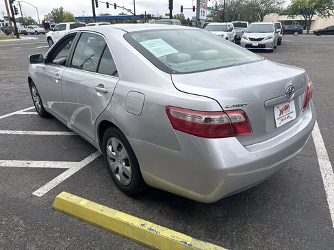 Used 2009 Toyota Camry LE FWD image 3