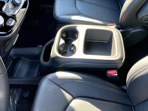 New 2026 Chrysler Voyager LX image 8