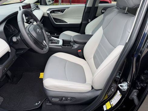 Certified 2025 Toyota RAV4 XLE Premium FWD image 21