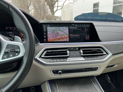 Used 2022 BMW X5 xDrive40i w/ M Sport Package image 31