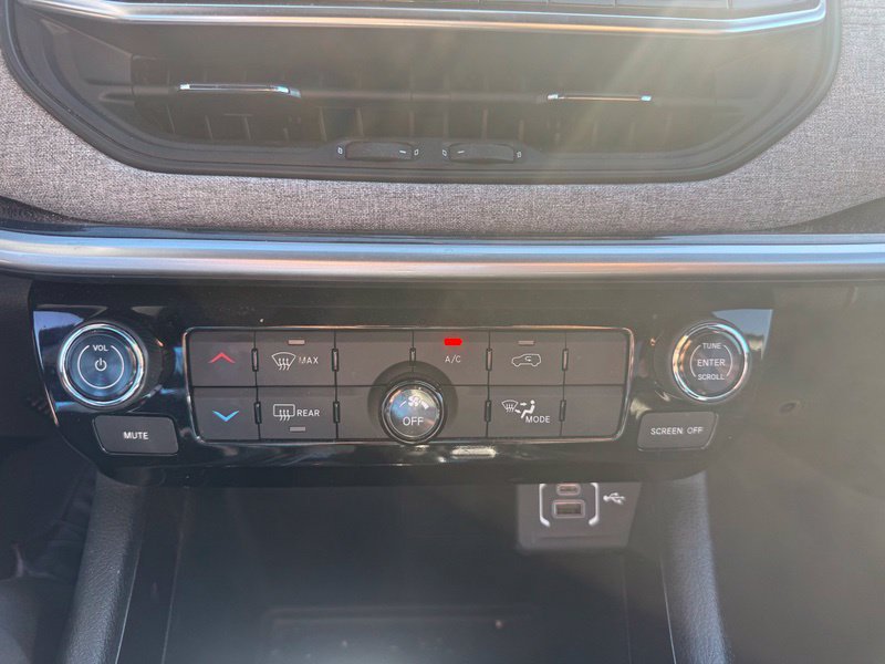 Used 2023 Jeep Compass Latitude AWD/4WD image 10