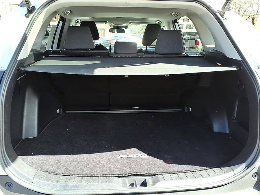 Used 2021 Toyota RAV4 XLE w/ Convenience Package AWD/4WD image 10