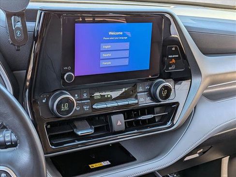 Used 2023 Toyota Highlander XLE image 15