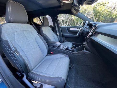 Used 2024 Volvo XC40 B5 Core image 39