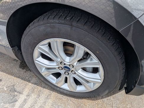 Used 2020 Ford Edge Titanium FWD image 5