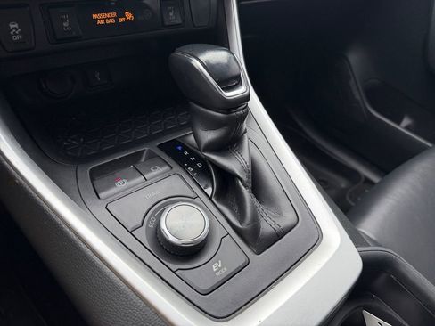 Used 2020 Toyota RAV4 XSE w/ Carpet Mat Package image 21