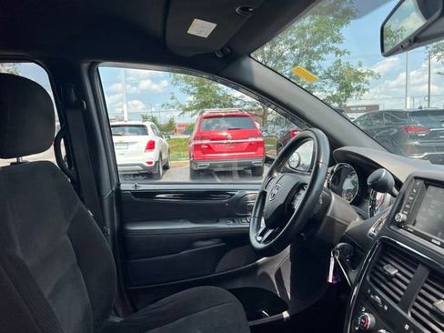 Used 2018 Dodge Grand Caravan SE FWD image 32