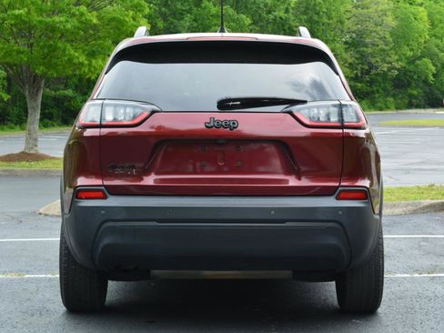 Used 2019 Jeep Cherokee Latitude Plus AWD/4WD image 6