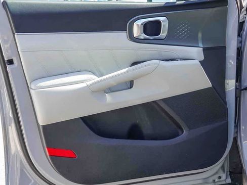 Certified 2023 Kia Sorento SX image 19