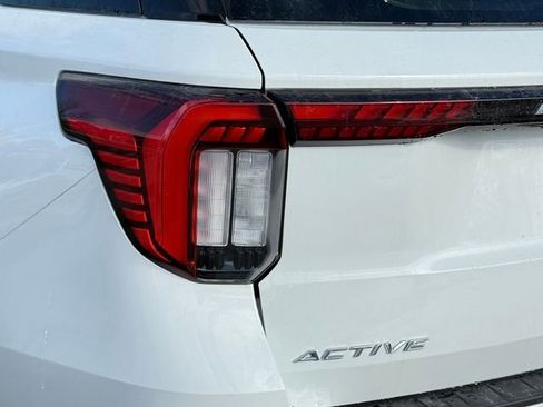 New 2026 Ford Explorer Active w/ Active Comfort Package image 8