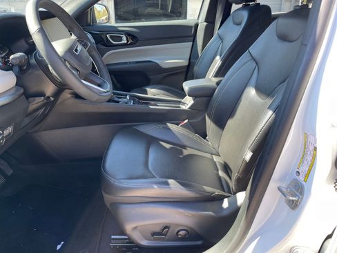 Used 2025 Jeep Compass Limited image 27