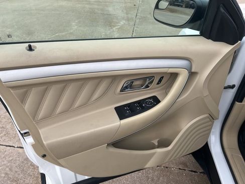 Used 2019 Ford Taurus SE image 12