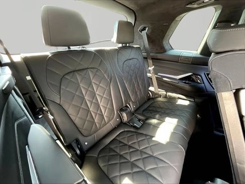 Used 2024 BMW X7 xDrive40i w/ M Sport Package AWD/4WD image 27