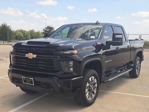 Used 2025 Chevrolet Silverado 2500 Custom w/ Custom Value Package AWD/4WD image 7