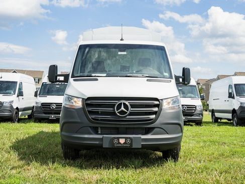 Used 2024 Mercedes-Benz Sprinter 3500 image 2