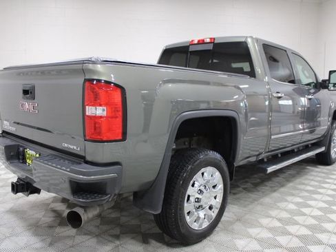 Used 2017 GMC Sierra 2500 Denali w/ Duramax Plus Package AWD/4WD image 11