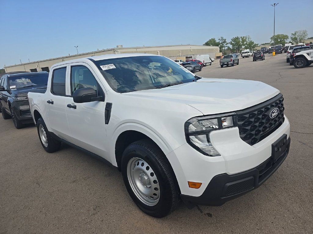Used 2025 Ford Maverick XL FWD image 1