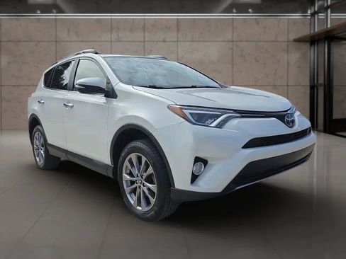 Used 2018 Toyota RAV4 Limited image 3