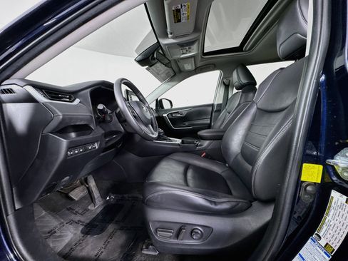 Certified 2021 Toyota RAV4 XLE Premium AWD/4WD image 20