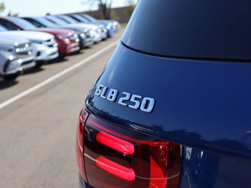 New 2026 Mercedes-Benz GLB 250 4MATIC image 9