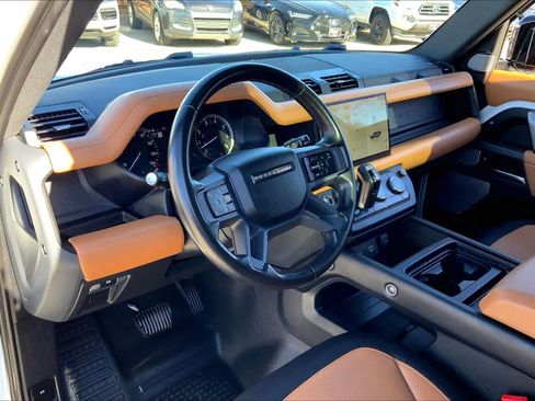 Used 2023 Land Rover Defender 130 X-Dynamic SE image 18