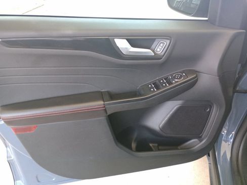 Used 2025 Ford Escape ST-Line w/ Tech Pack #1 FWD image 17