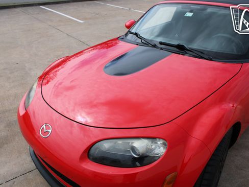 Used 2006 MAZDA MX-5 Miata Sport RWD image 26