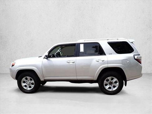 Used 2018 Toyota 4Runner SR5 AWD/4WD image 2