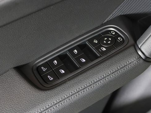 Used 2026 Porsche Cayenne Coupe image 15