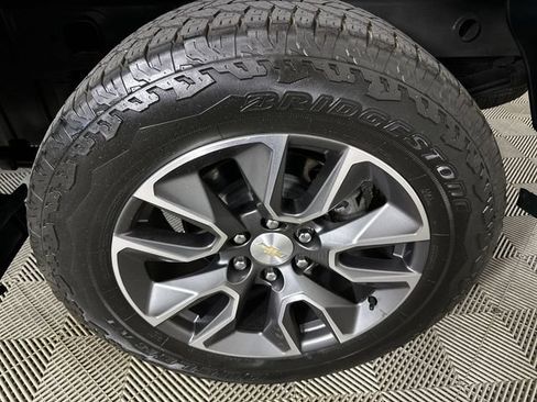Used 2023 Chevrolet Silverado 1500 LT AWD/4WD image 34
