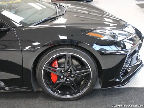 Used 2020 Chevrolet Corvette Stingray Preferred Cpe w/ 2LT Preferred Equipment Group RWD image 16