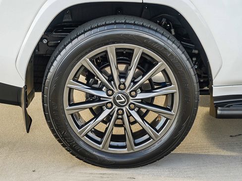 Used 2024 Lexus LX 600 F Sport image 12