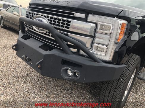 Used 2017 Ford F250 Platinum w/ FX4 Off-Road Package image 29