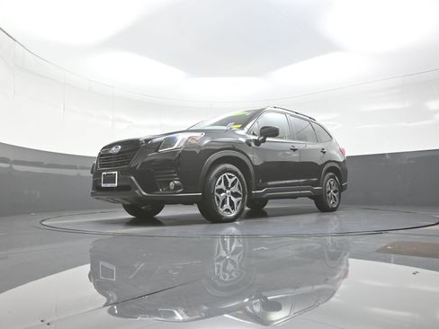 Used 2023 Subaru Forester Premium AWD/4WD image 11