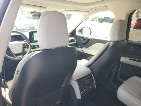 New 2027 Lincoln Aviator AWD image 24