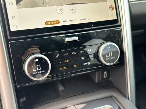 New 2026 Land Rover Discovery Limited Edition image 19