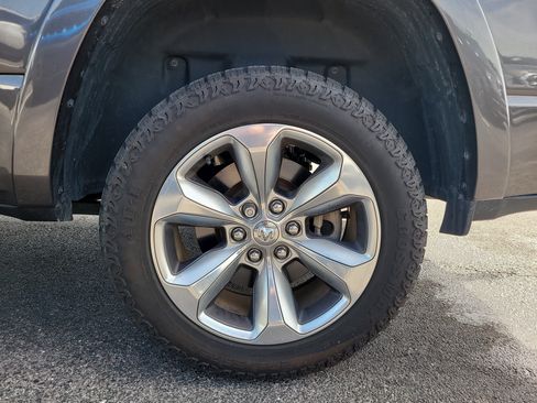 Used 2022 RAM 1500 Limited w/ Body Color Bumper Group AWD/4WD image 9