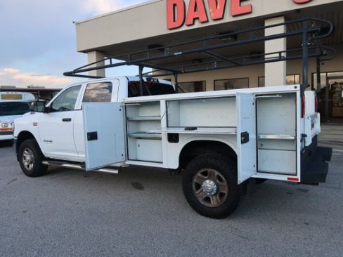 Used 2022 RAM 2500 Tradesman w/ Chrome Appearance Group AWD/4WD image 7