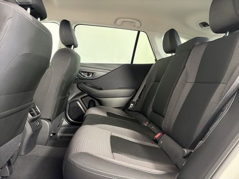 Used 2025 Subaru Outback Premium AWD/4WD image 7