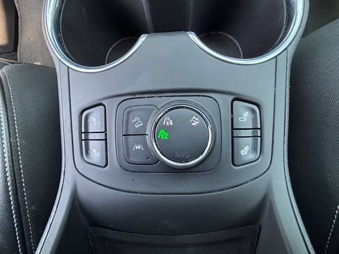 Used 2024 GMC Terrain SLT AWD/4WD image 24