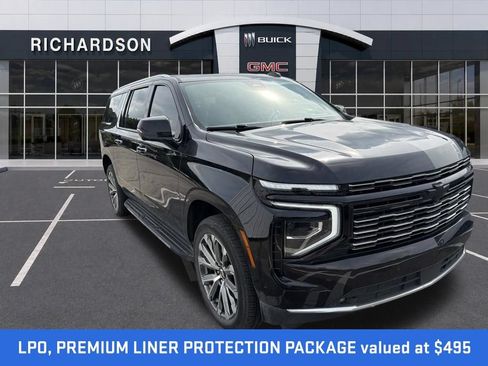 Used 2025 Chevrolet Suburban High Country AWD/4WD image 2