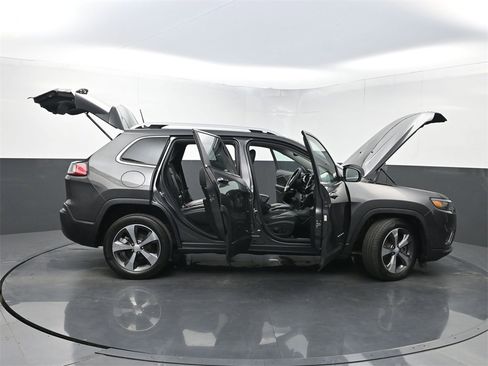 Used 2019 Jeep Cherokee Limited image 35