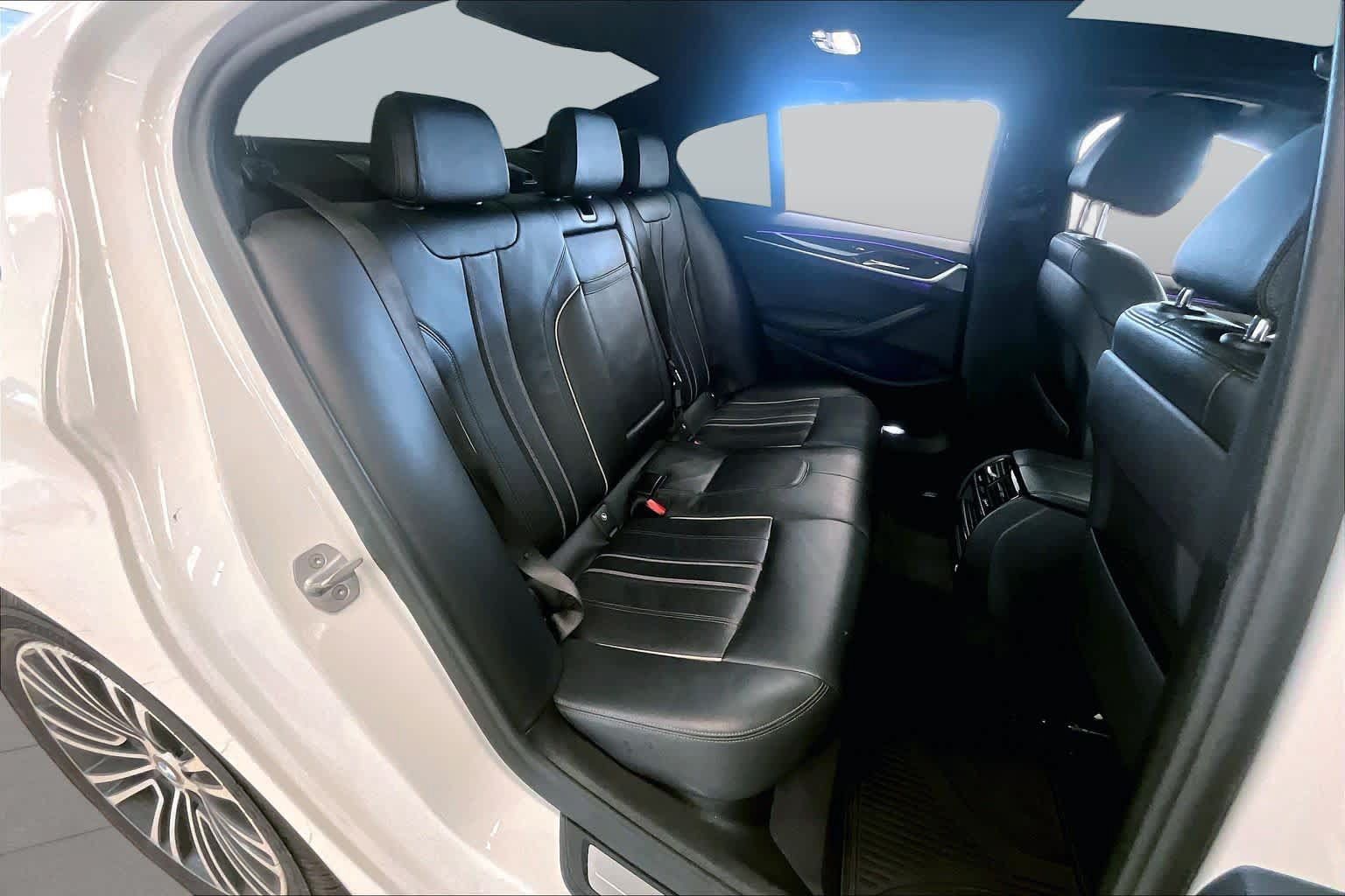 Used 2019 BMW 530i w/ Convenience Package RWD image 18