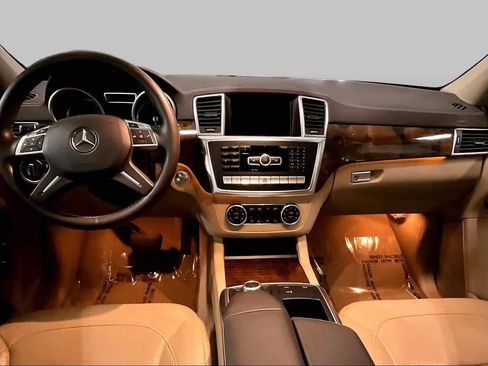 Used 2016 Mercedes-Benz GL 550 4MATIC image 16