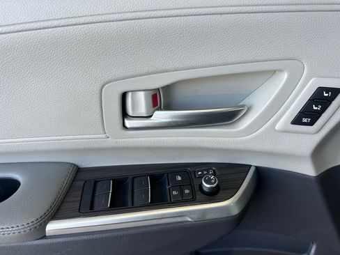 Certified 2024 Toyota Sienna Limited AWD/4WD image 10