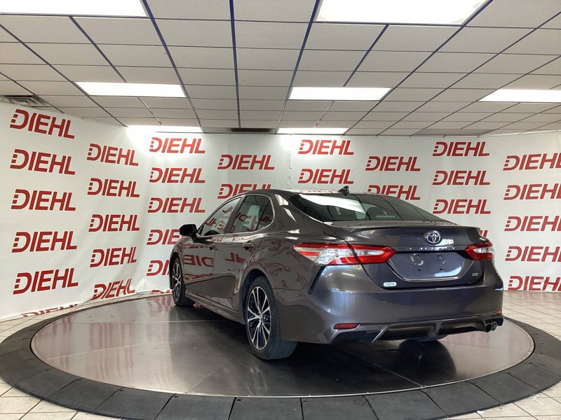 Used 2020 Toyota Camry SE FWD image 5