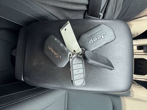 Used 2018 Jeep Wrangler Unlimited Sport AWD/4WD image 21