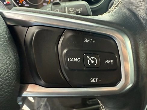 Used 2018 Jeep Wrangler Unlimited Sahara w/ Uconnect 4C Nav & Sound Group image 21