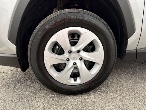 Certified 2025 Toyota RAV4 LE FWD image 18
